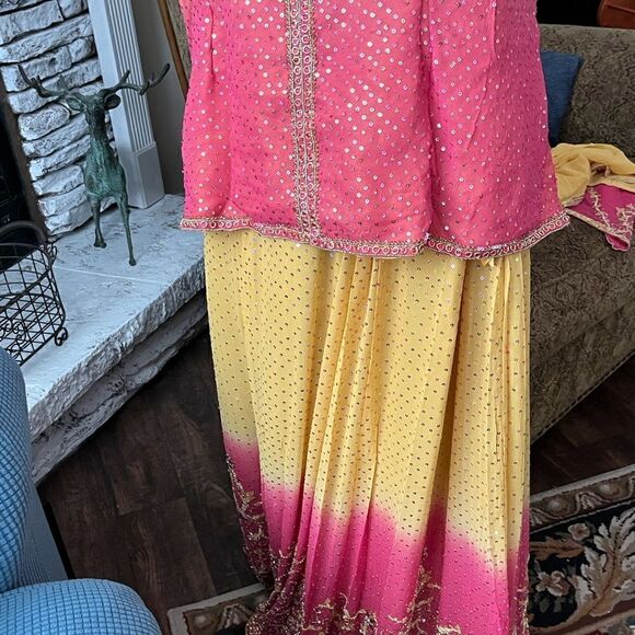 New 3 pc Lehenga, with blouse and Saree. 001 - Picture 4 of 10